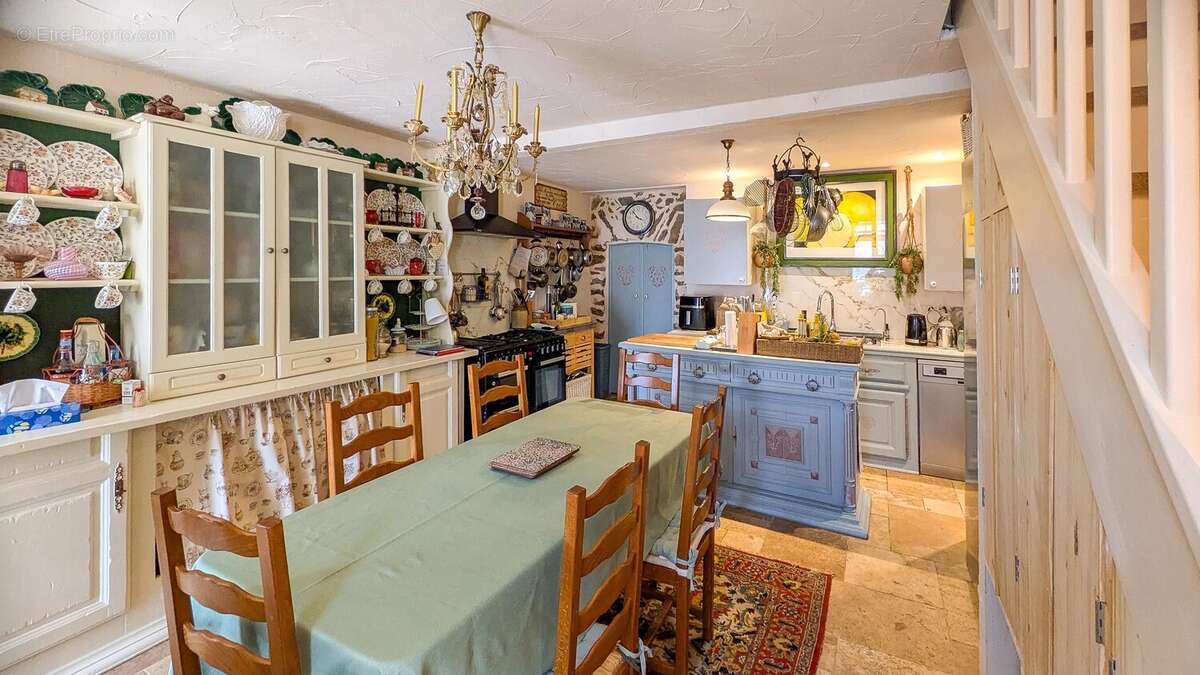 Maison de village rénovée - trois chambres et trois salle d'eau avec jardin et garage - photo 4