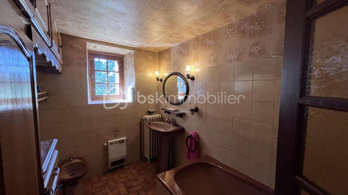 Authentique maison en pierre à réinventer – 110 m² – 4 chambres – Hautefort - photo 13