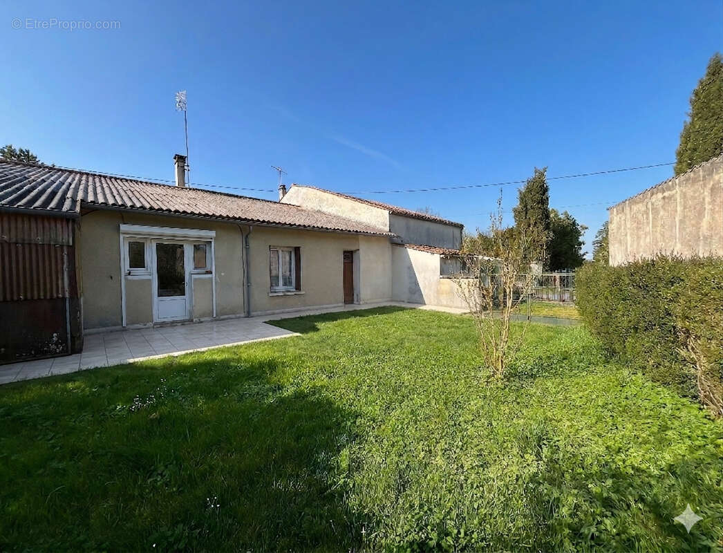 Maison à LA FOYE-MONJAULT