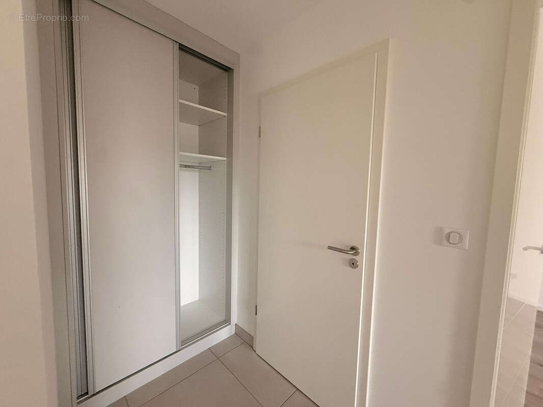 F3 69,37 m2 avec terrasse, cave et parking extérieur   Saint-Louis - photo 9