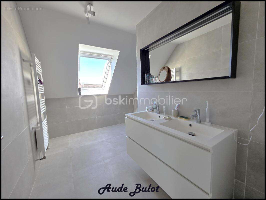 Maison à PERONNE-EN-MELANTOIS