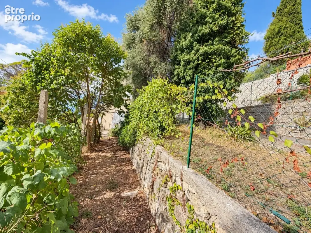 Maison à rénover avec deux appartements et vue mer – grasse est(06) - photo 2