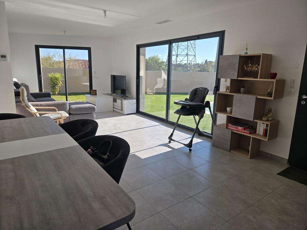 BOISSET et GAUJAC Confortable Villa de 101 M2, 3 Chambres tout confort avec piscine sur 620 M2 de terrain - photo 8