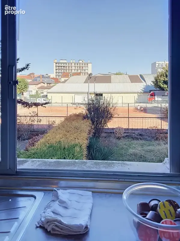 Appartement traversant de 137 m2 ascenseur, balcon terrasse, cave et box - photo 6