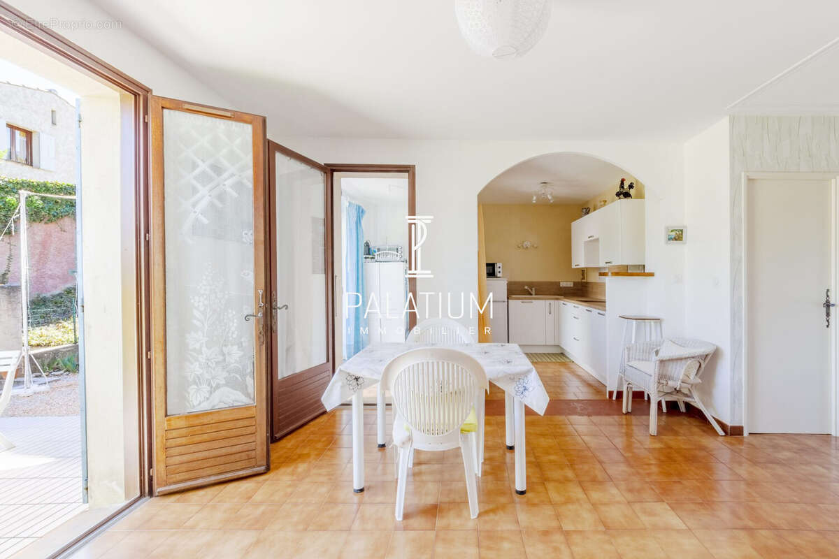 Appartement à GREOUX-LES-BAINS