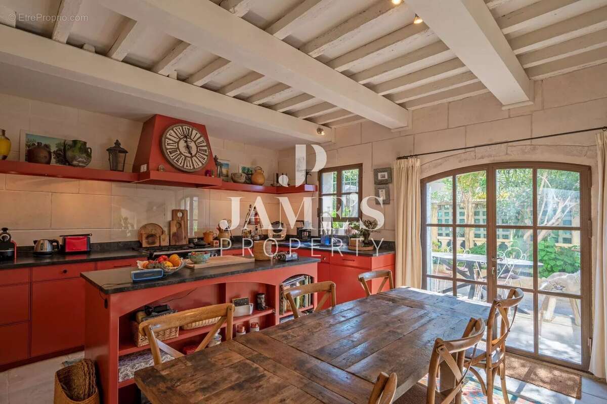 Maison à FONTVIEILLE