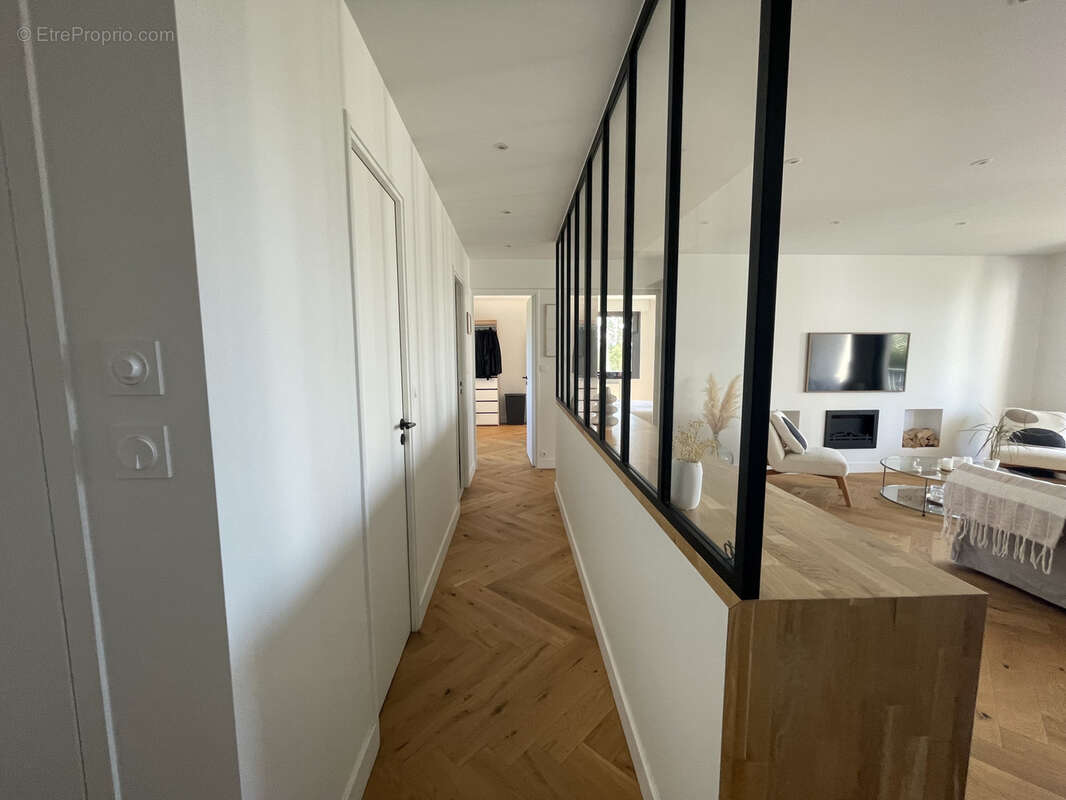 Magnifique appartement T3 80m2 - double balcon - box cave - parking - Bordeaux Caudéran - photo 3