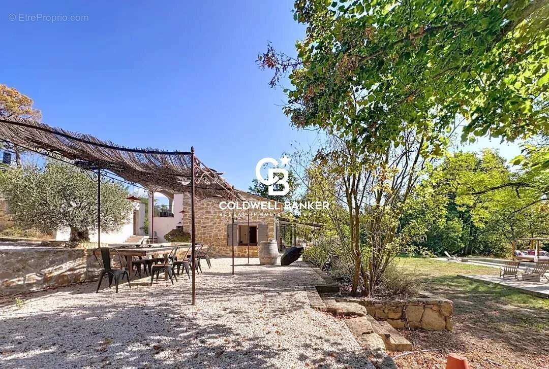 Maison à TOURRETTES