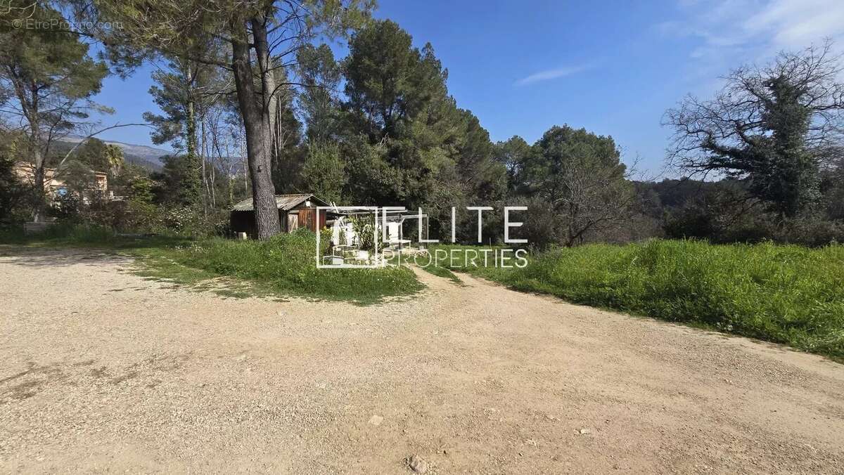 Terrain à PEYMEINADE