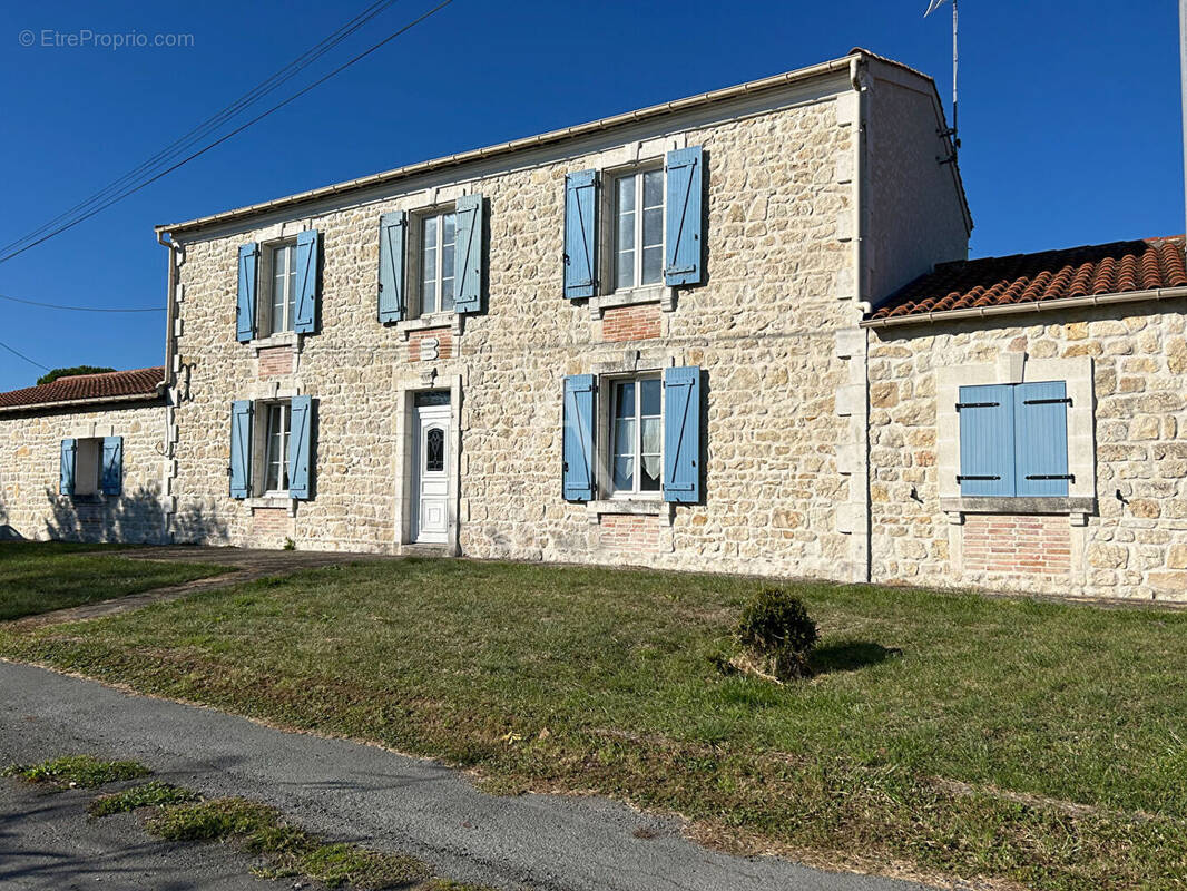 Maison à L'ILE-D'ELLE