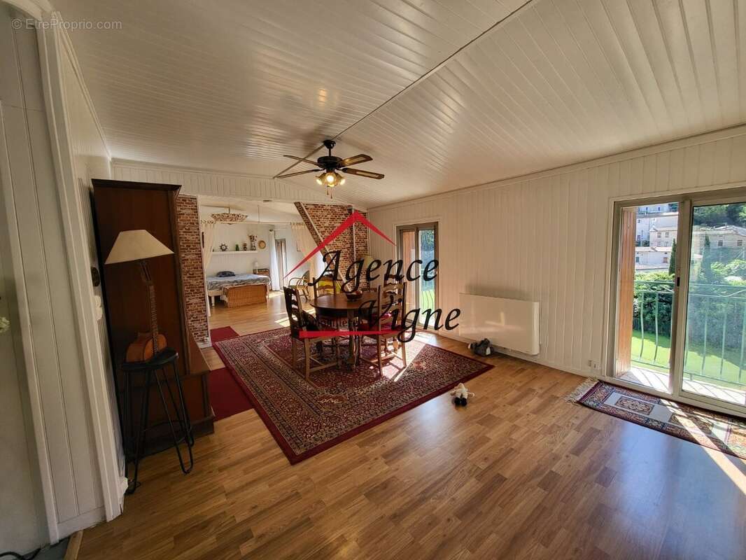 Appartement à ROBIAC-ROCHESSADOULE