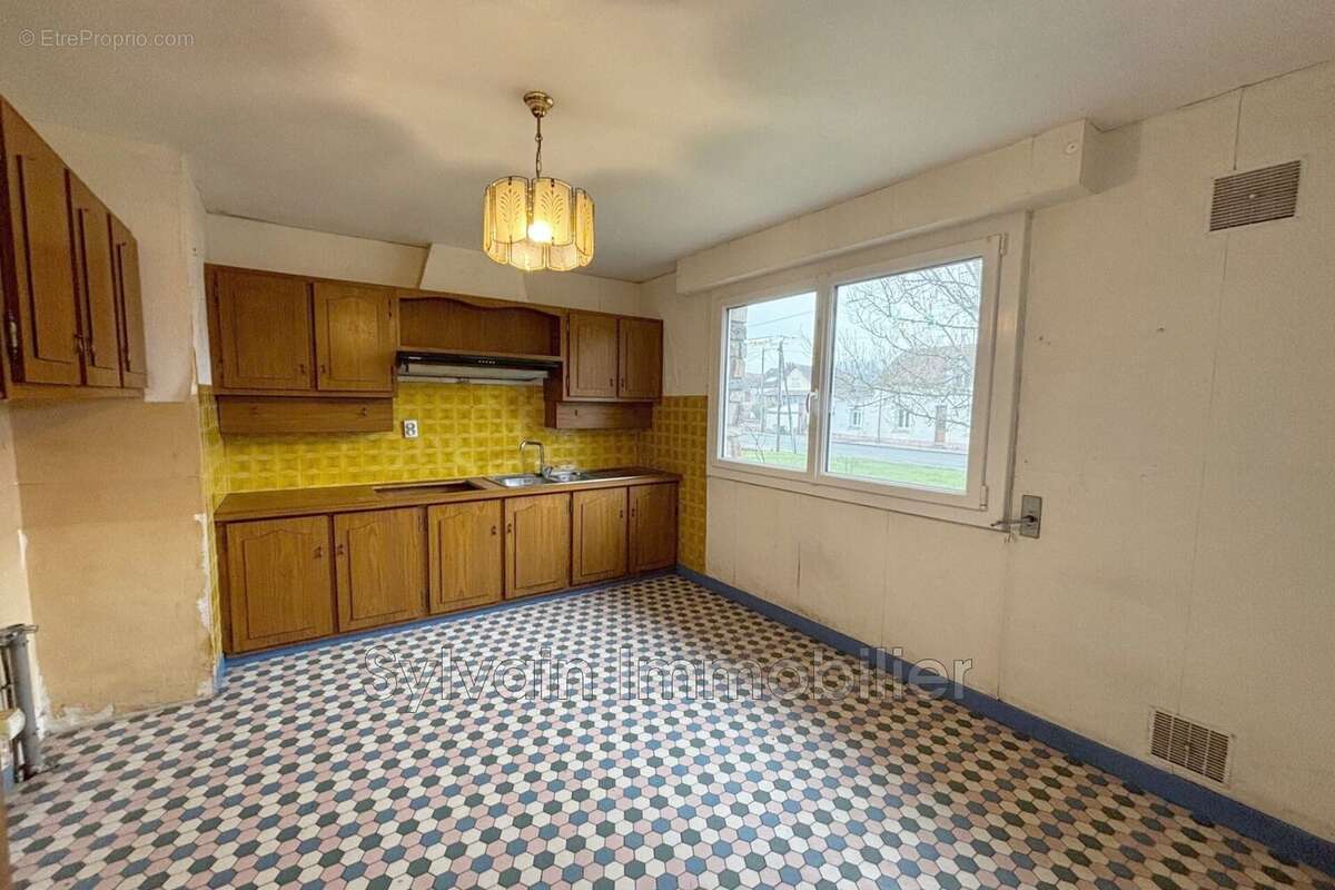 Maison à MILLY-SUR-THERAIN