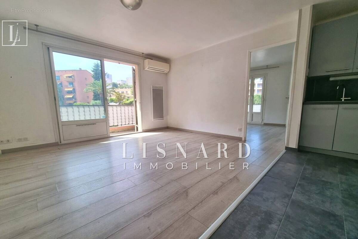 Appartement à VALLAURIS