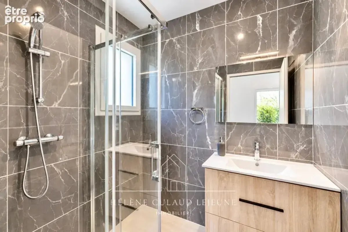Maison contemporaine - 160 m² - saint ave - photo 11