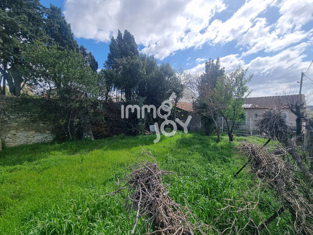 Terrain à OUVEILLAN