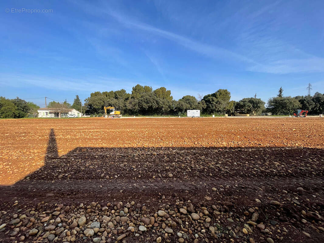Terrain à SORGUES
