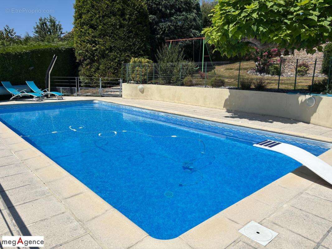 Maison familiale 175 m² – Piscine, jardin paysager et logement indépendant - photo 8