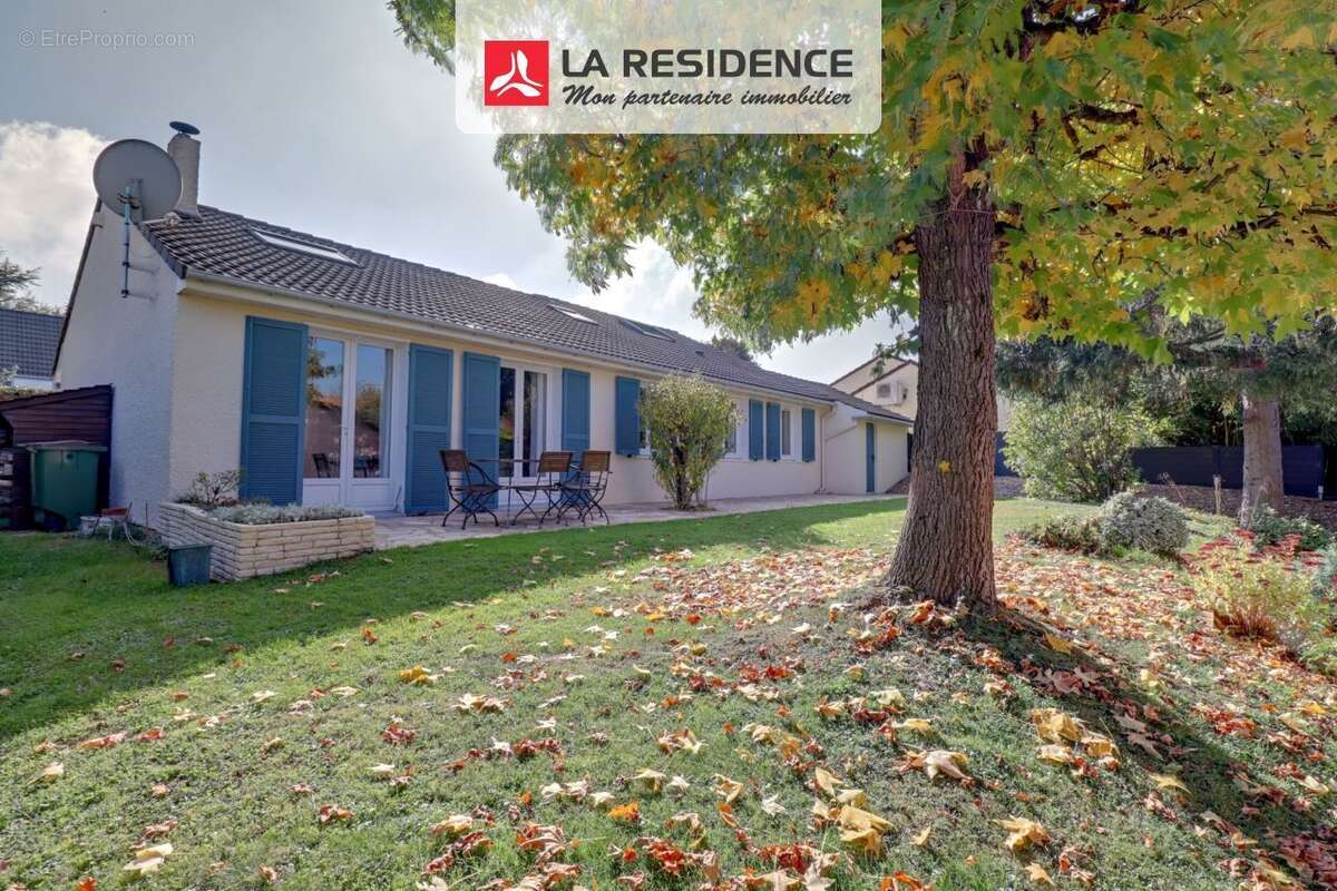 Maison à NEAUPHLE-LE-CHATEAU