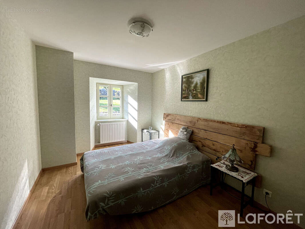 Maison à SAINT-MARTIN-SOUS-VIGOUROUX