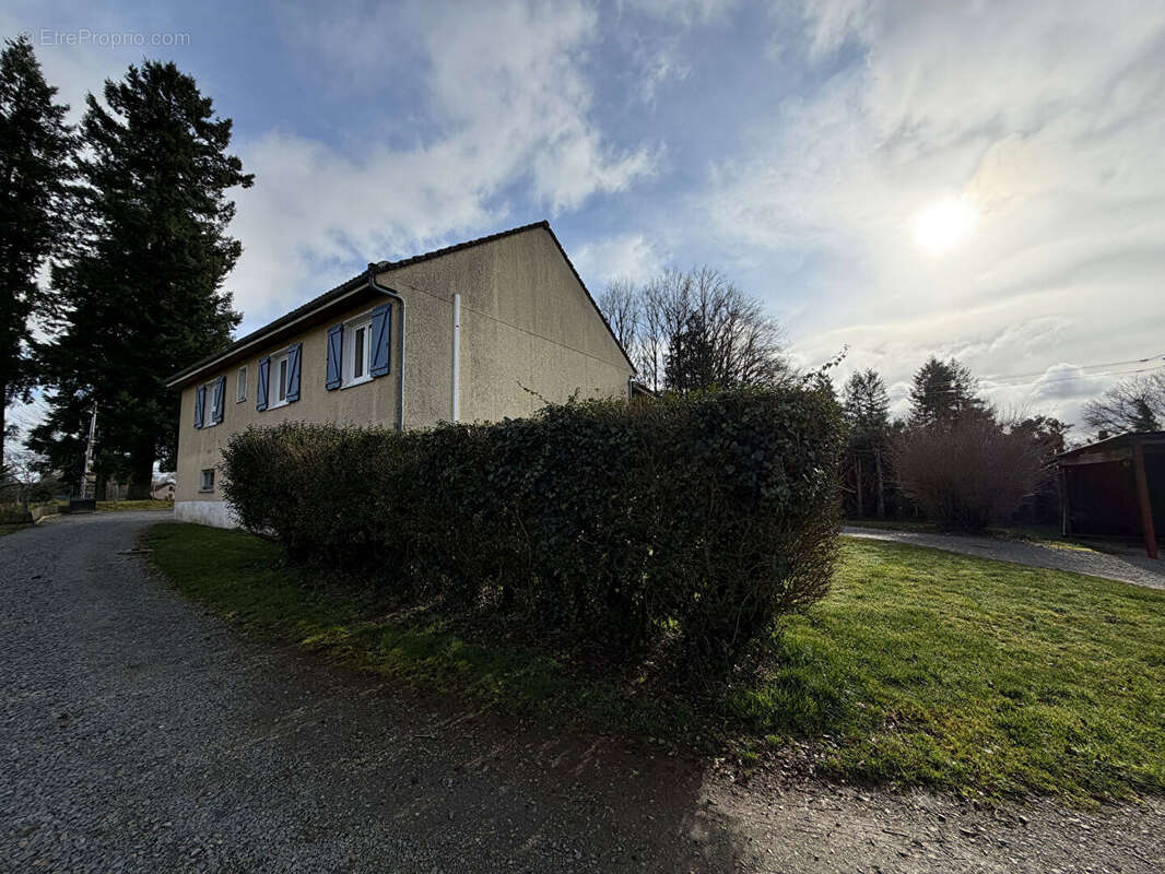 Maison à SAINT-LAURENT-LES-EGLISES