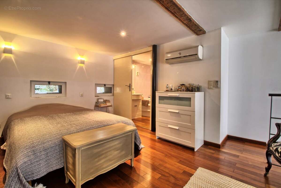 Appartement à MARSEILLE-5E