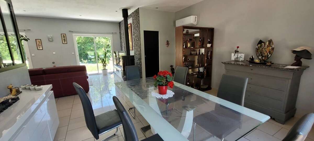 Maison à MONTAIGU-DE-QUERCY