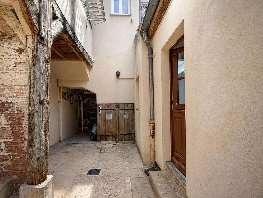 2 pièces atypique au cœur du centre historique de Montfort - photo 16