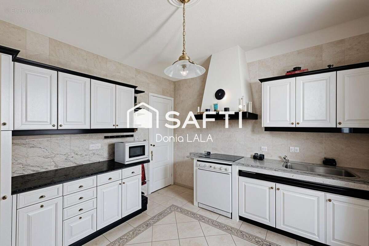 Maison 210 m² à Creteil  - photo 3