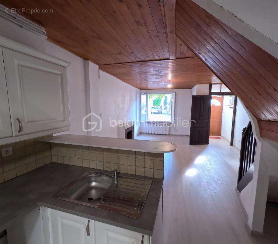 Maison à SAINT-REMEZE