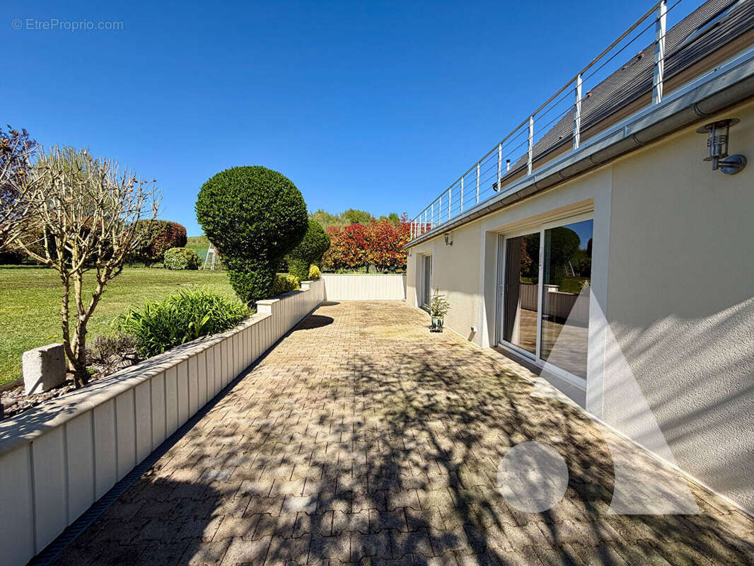 Maison à MONTIGNY-LES-MONTS