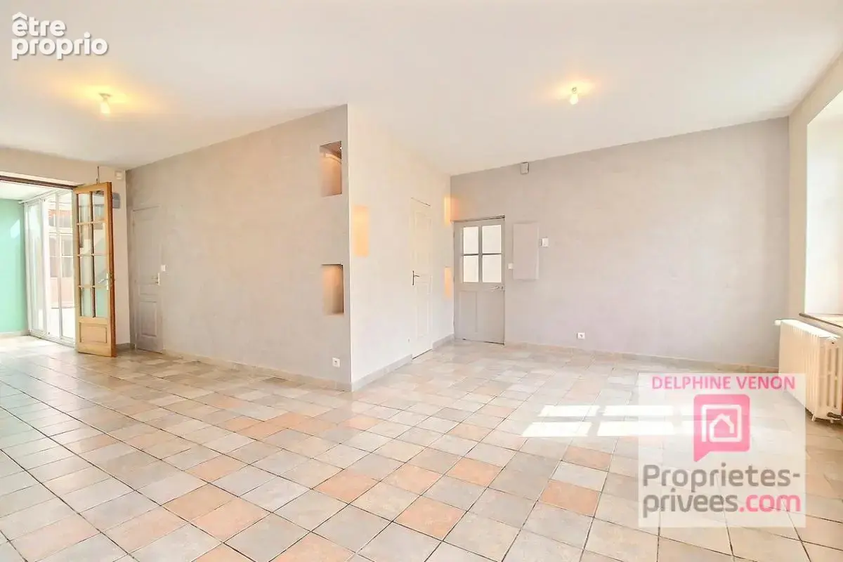 Maison de 200 m²  avec vie en plain pied + grange et cave voutée sur un terrain de 525 m² en hypercentre de Châteauneuf sur Loir - photo 4