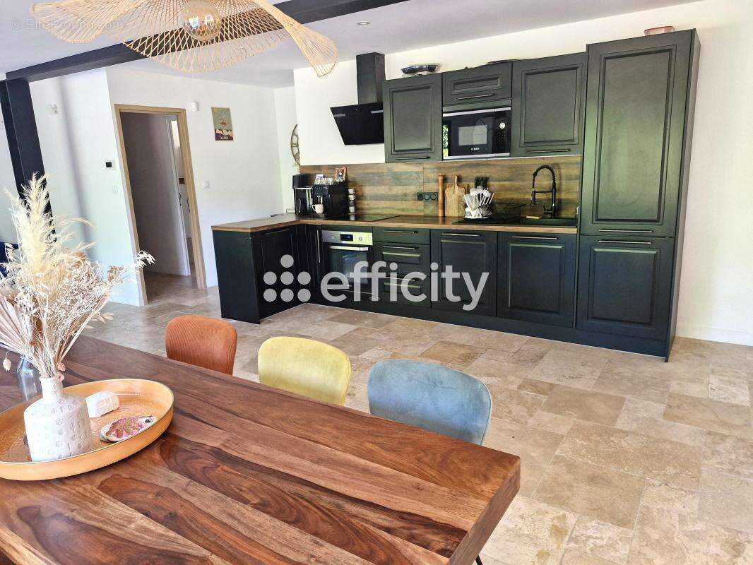 Maison 140 m² à Neuville-Sur-Saone  - photo 3
