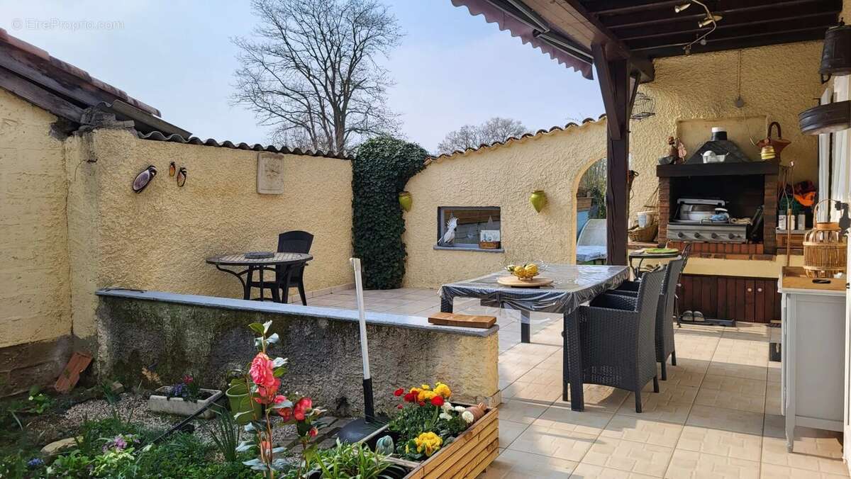 Maison à THOISSEY