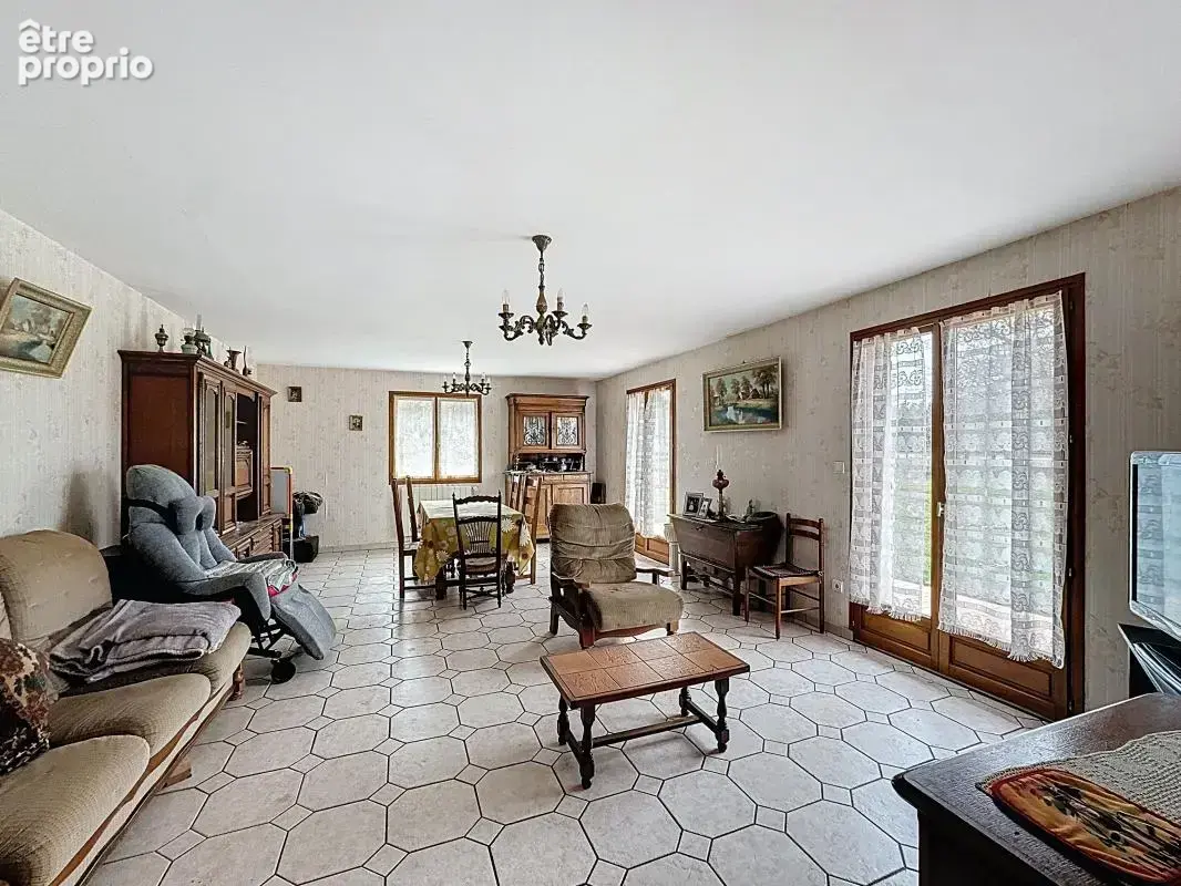 SAINT OURS Plain pied 3 chambres Terrain clos 1362m² - photo 4