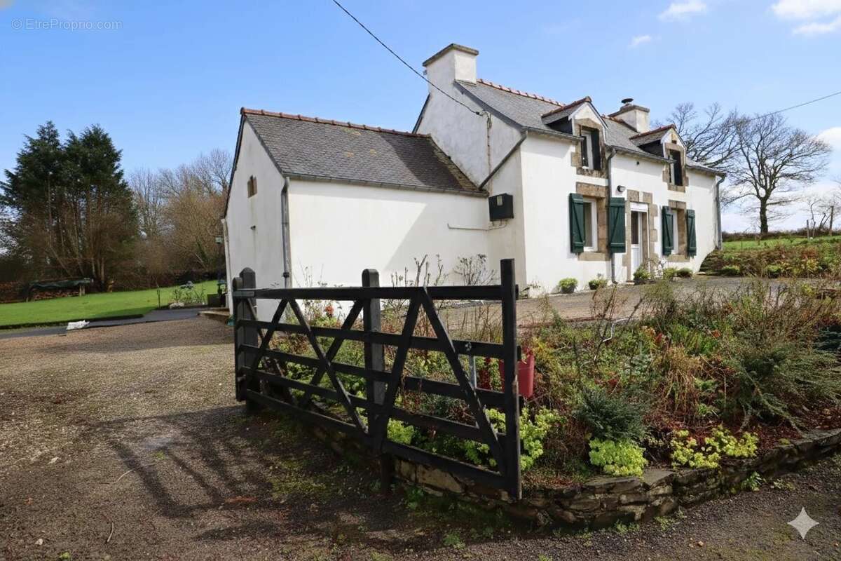 Maison à MAEL-CARHAIX