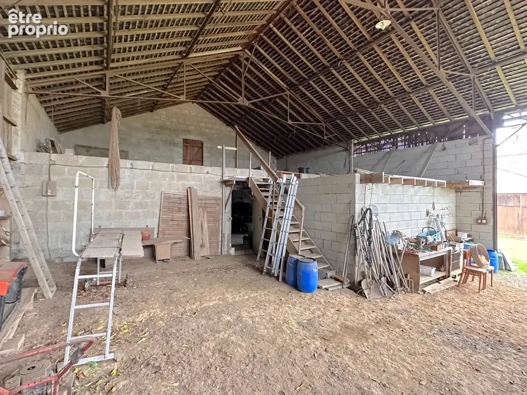 Hangar sur terrain constructible à Bignoux - photo 6