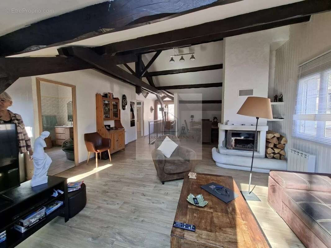 Maison à LE COLLET-DE-DEZE