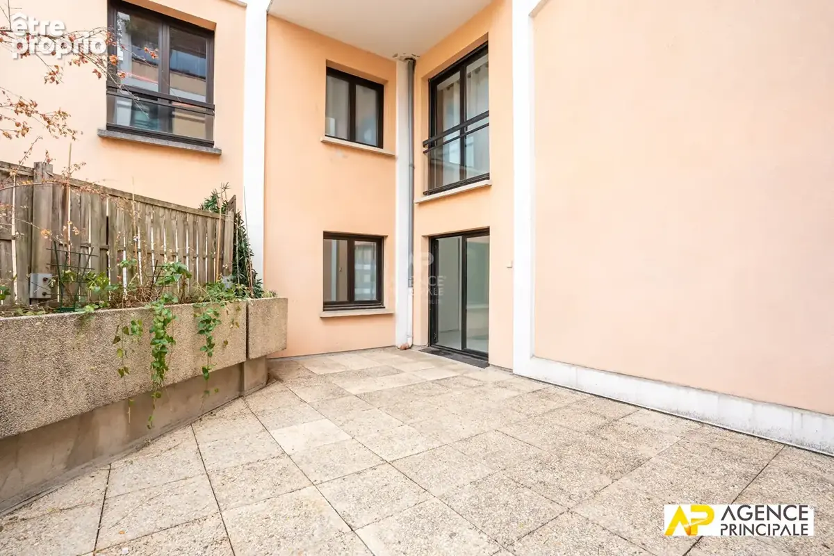 Appartement  4 pièce(s) - Ascenseur - terrasse - grand séjour - 78m² - photo 2