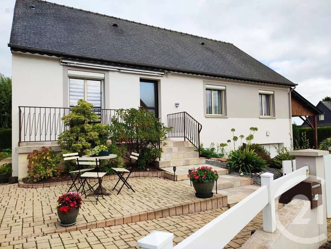 Maison à ARGENTRE-DU-PLESSIS