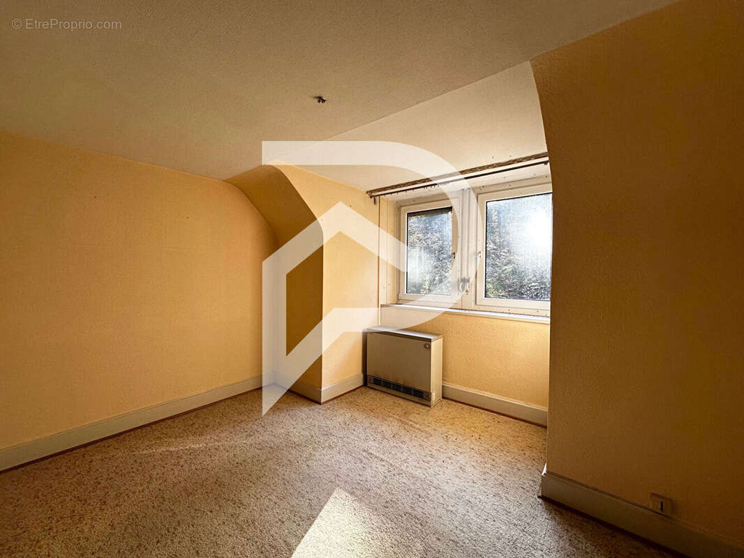 Immeuble avec bureau et grange Labaroche 13 pièce(s) 285 m2 - photo 2