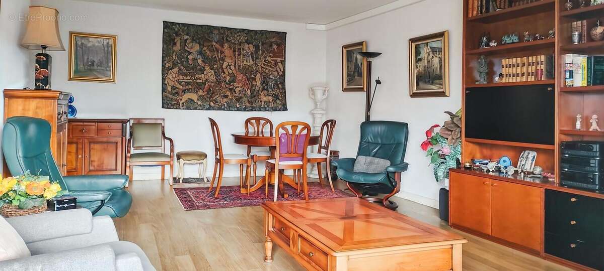 Appartement à COURBEVOIE
