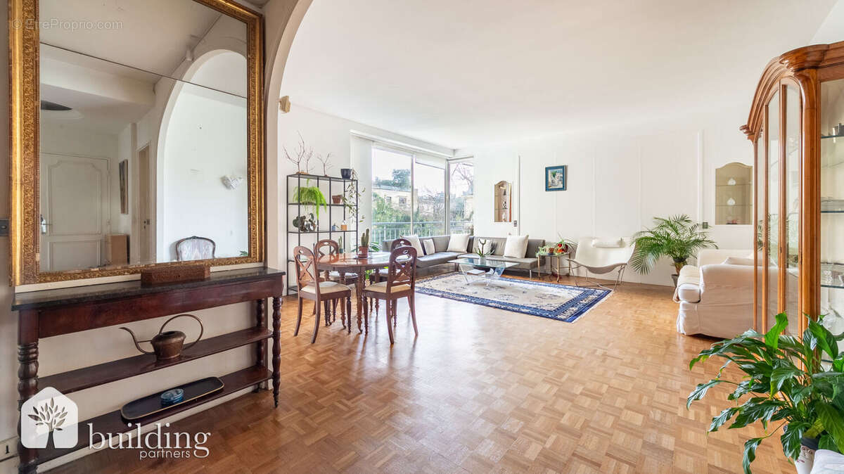 Appartement à NEUILLY-SUR-SEINE