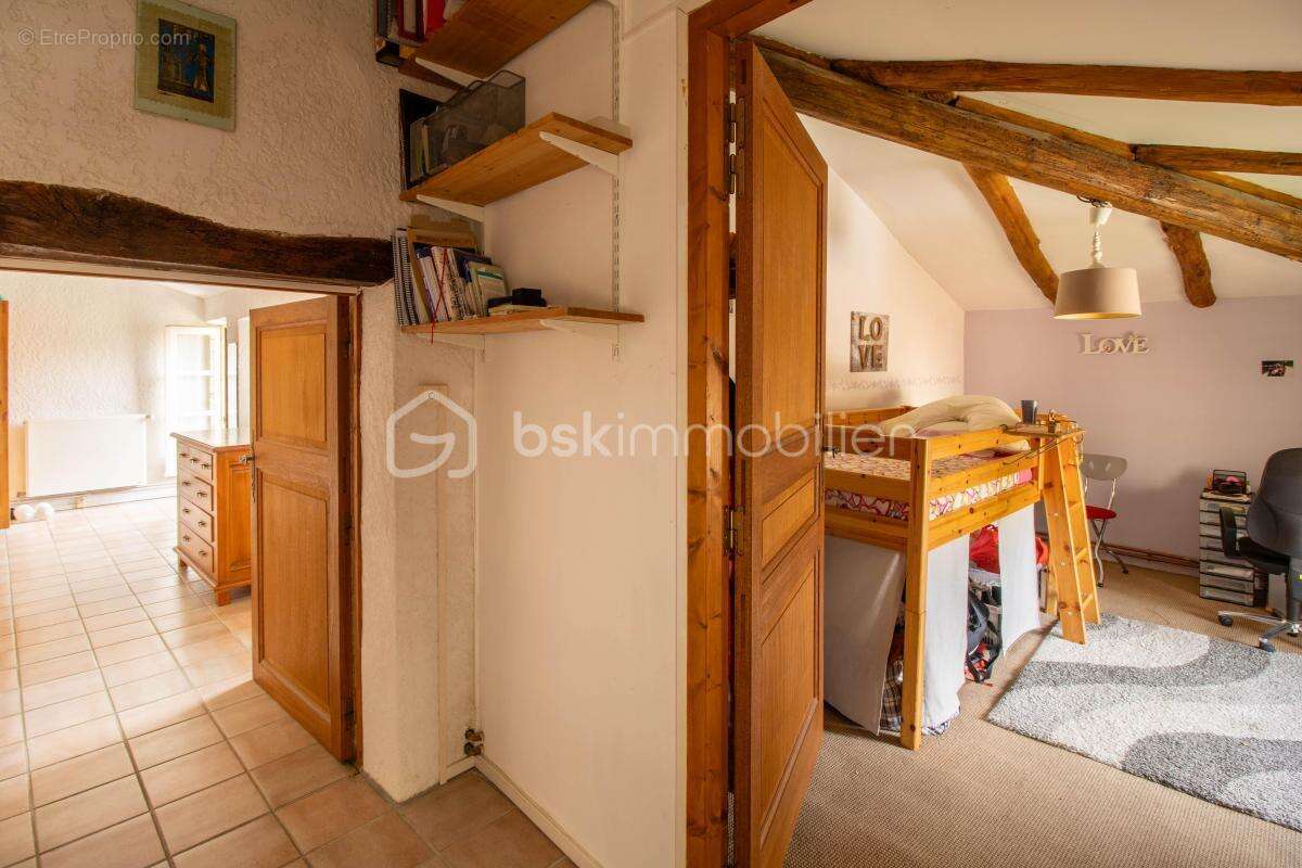 Maison à CRUVIERS-LASCOURS