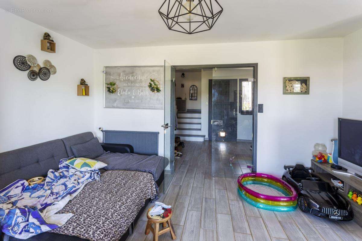 Maison à RUELLE-SUR-TOUVRE