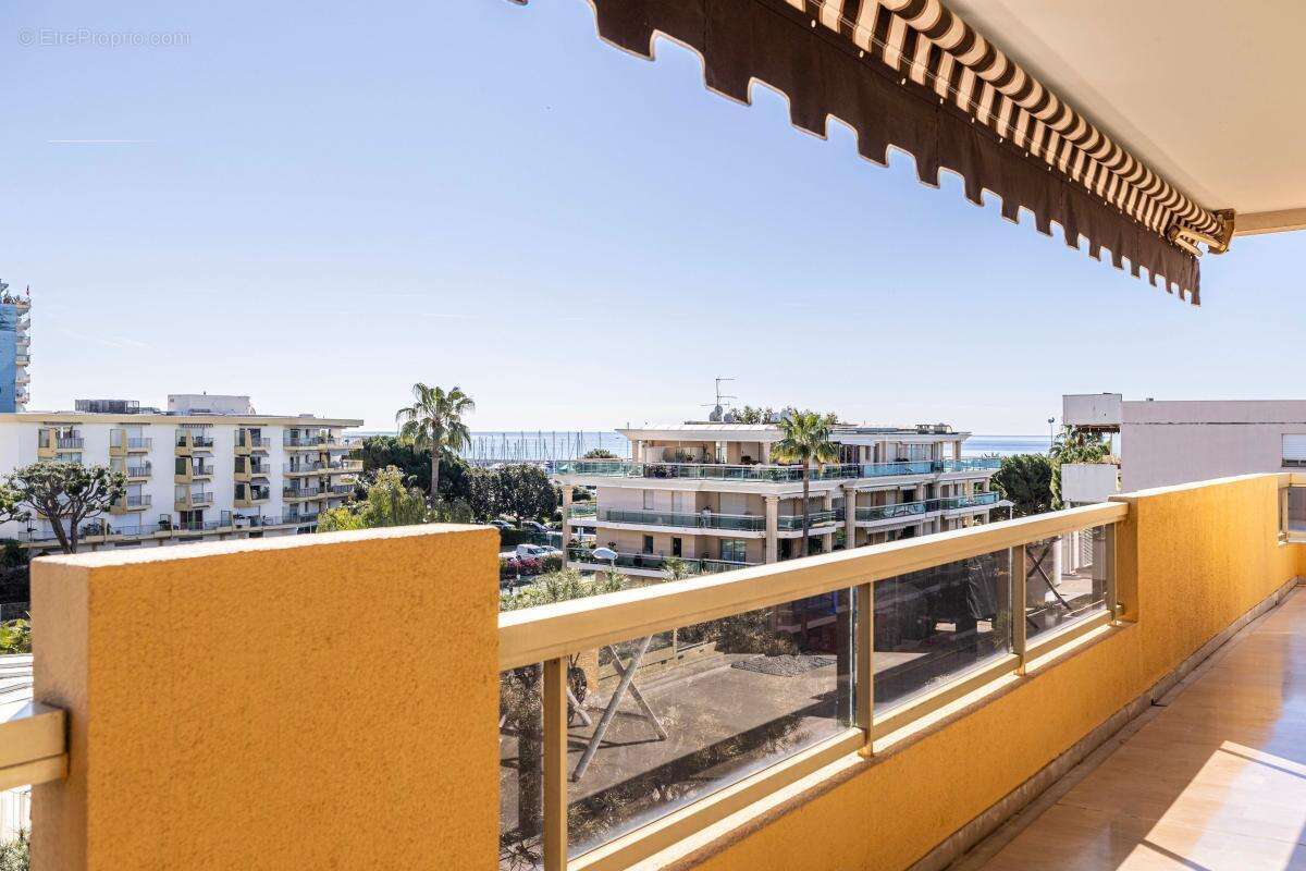 Appartement à SAINT-LAURENT-DU-VAR