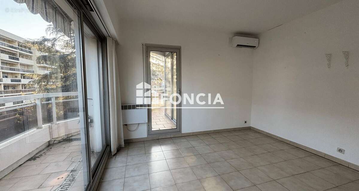 Appartement à VALLAURIS