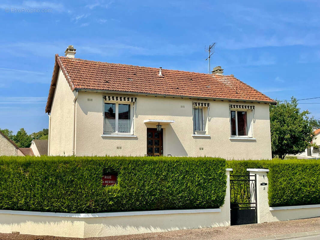 Maison 52 m² à Saint-Florentin  - photo 2