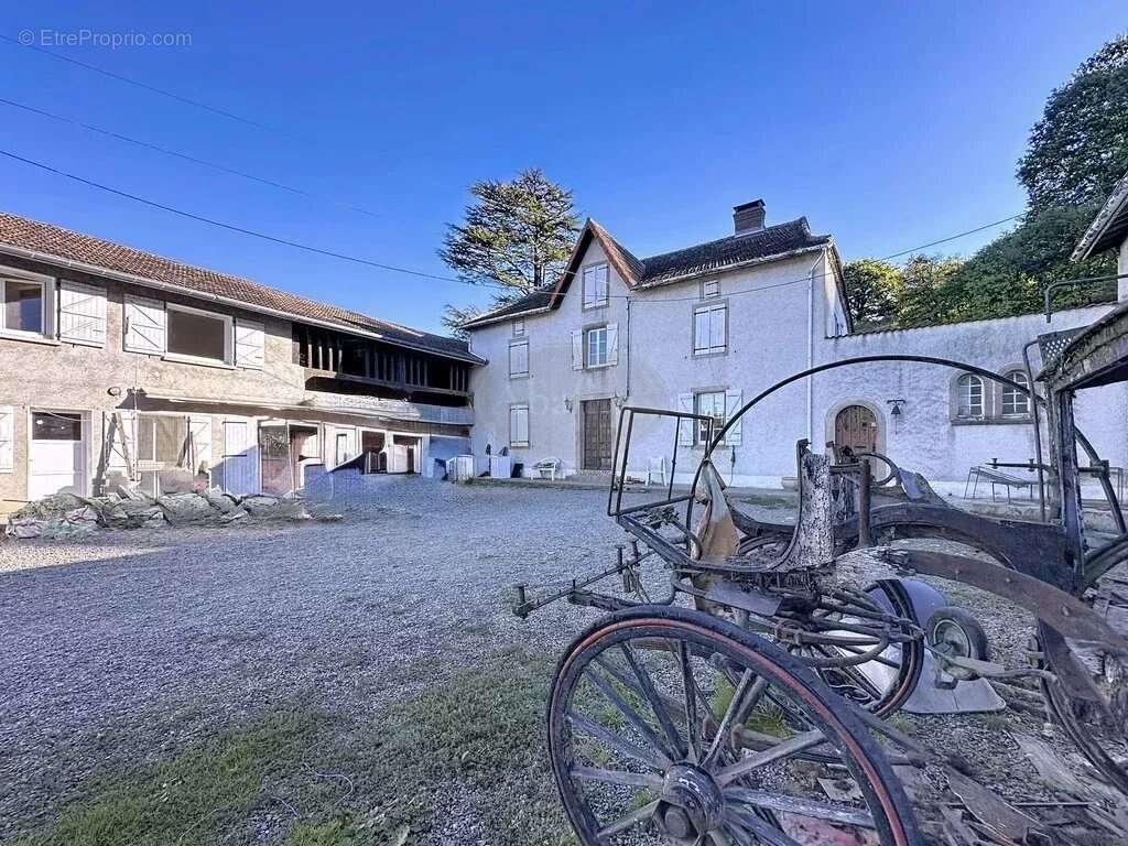 Maison à VILLECOMTAL-SUR-ARROS