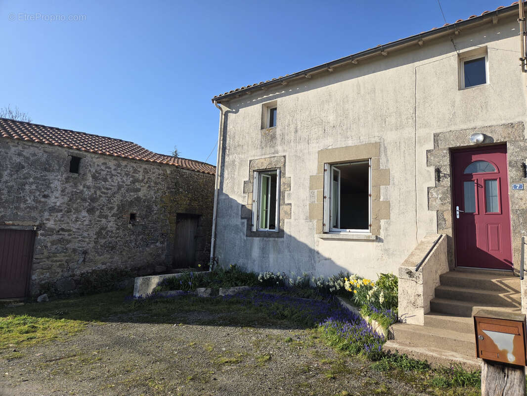 Maison à LES HERBIERS