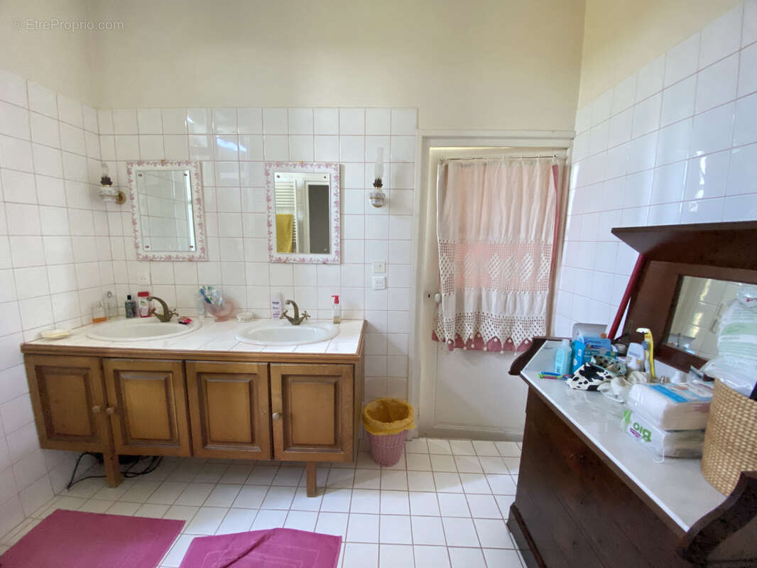 Maison à MONTREUILLON